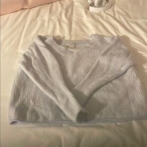 Club Monaco White V-Neck Sweater with Ribbed Texture
